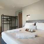The Victoria 4*