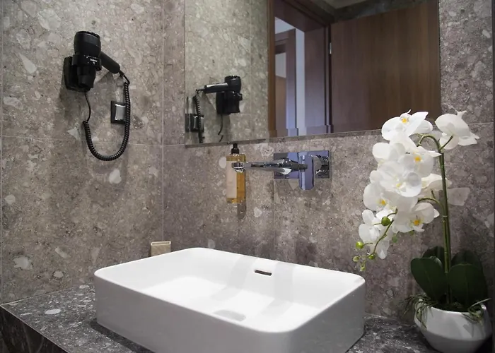 The Victoria 4* Lefkada City