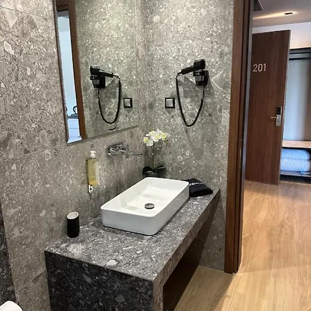 The Victoria 4* Lefkáda